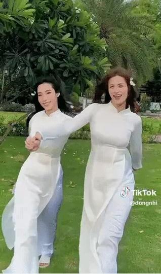 Đông Nhi khoe ảnh lúc 16 tuổi bên người bạn thân thiết-2