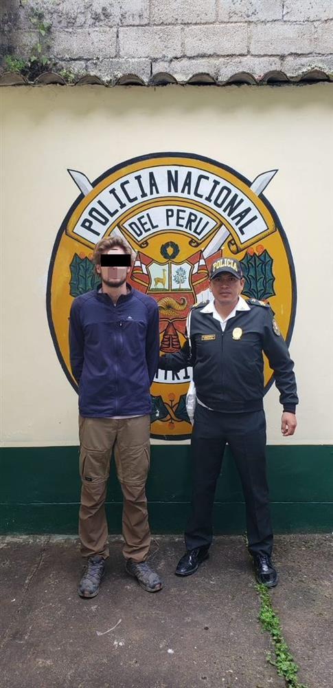 Hai du khách bị tạm giam vì chụp ảnh khỏa thân ở Machu Picchu-1