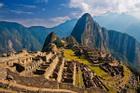 Hai du khách bị tạm giam vì chụp ảnh khỏa thân ở Machu Picchu