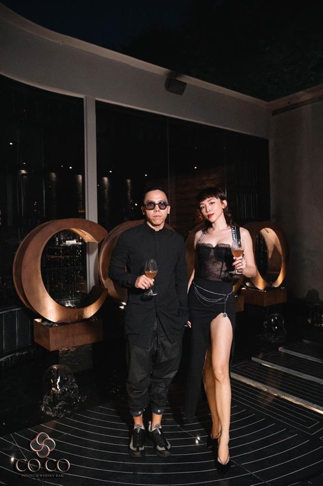 2 cặp vợ chồng không đeo nhẫn, chẳng nói yêu nhưng hạnh phúc viên mãn-2