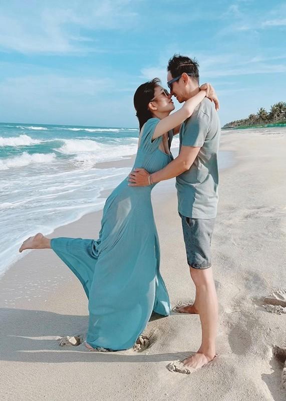 2 cặp vợ chồng không đeo nhẫn, chẳng nói yêu nhưng hạnh phúc viên mãn-5