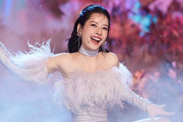 Hotgirl cầm mic: Chi Pu khiến Vnet quay xe, Khả Ngân nhanh nhạy chuyển hướng-9