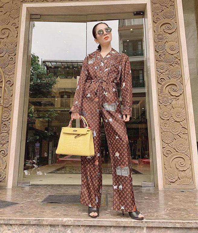 Nhà đầy đô la nhưng mang bầu, Đàm Thu Trang vẫn diện bộ đồ chân chất-10