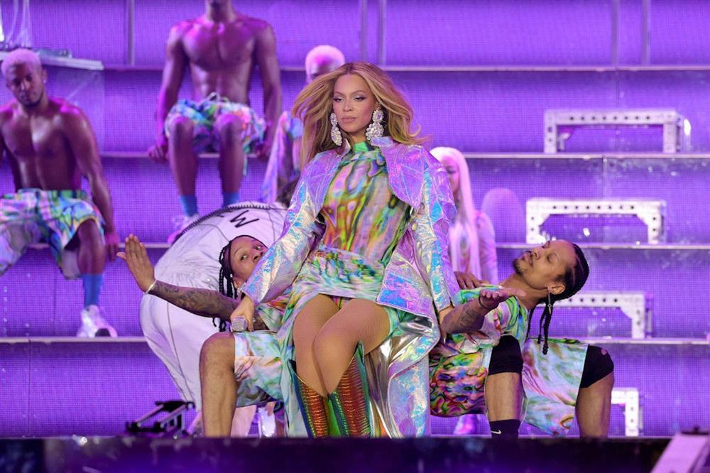 Cách phục sức đỉnh cao của Beyoncé trong chuyến lưu diễn-4