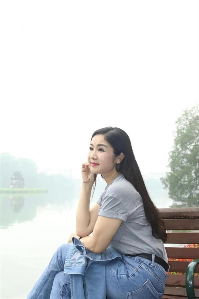 Nhan sắc trẻ trung đến khó tin của NSND Thu Hà ở tuổi 54-3