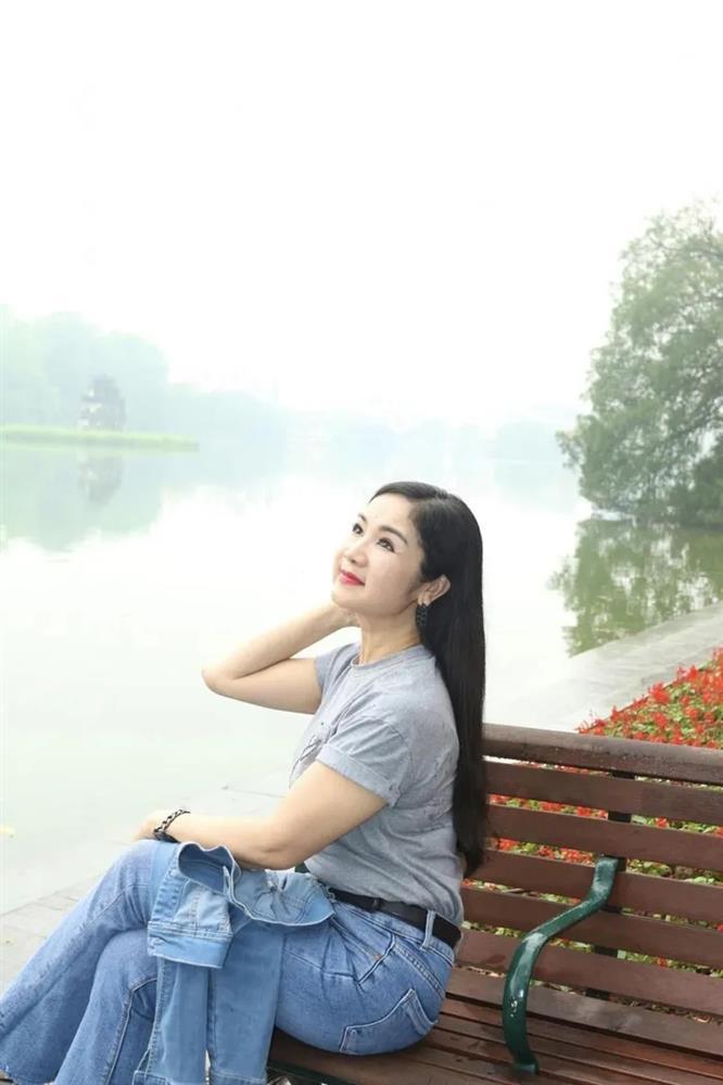 Nhan sắc trẻ trung đến khó tin của NSND Thu Hà ở tuổi 54-5