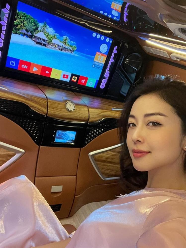 Con trai Jennifer Phạm - Quang Dũng khác lạ với mái tóc dài-8