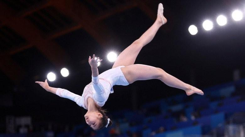 Hoang mang trang phục lộ thiên của vận động viên nữ vật cổ truyền-3