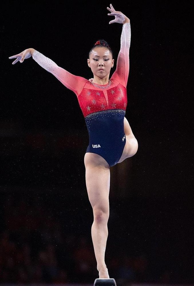 Hoang mang trang phục lộ thiên của vận động viên nữ vật cổ truyền-4