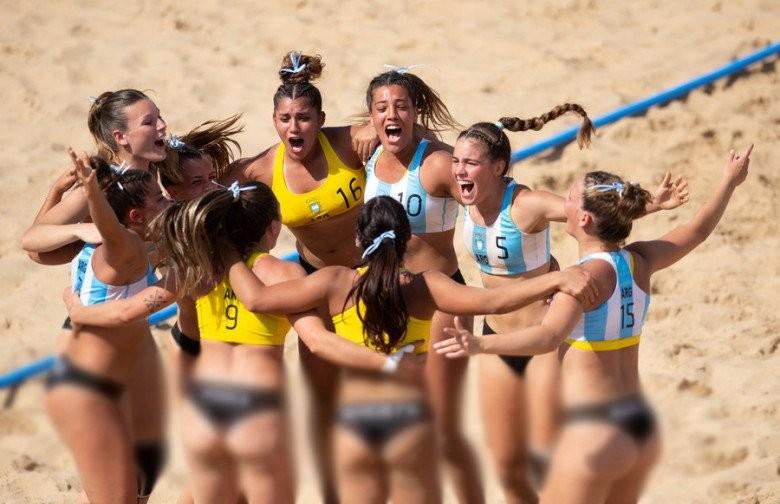 Hoang mang trang phục lộ thiên của vận động viên nữ vật cổ truyền-7