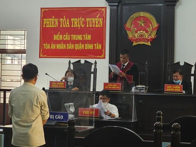 Cô gái tử vong vì nâng ngực, bác sĩ phẫu thuật chui lĩnh 3,5 năm tù-1