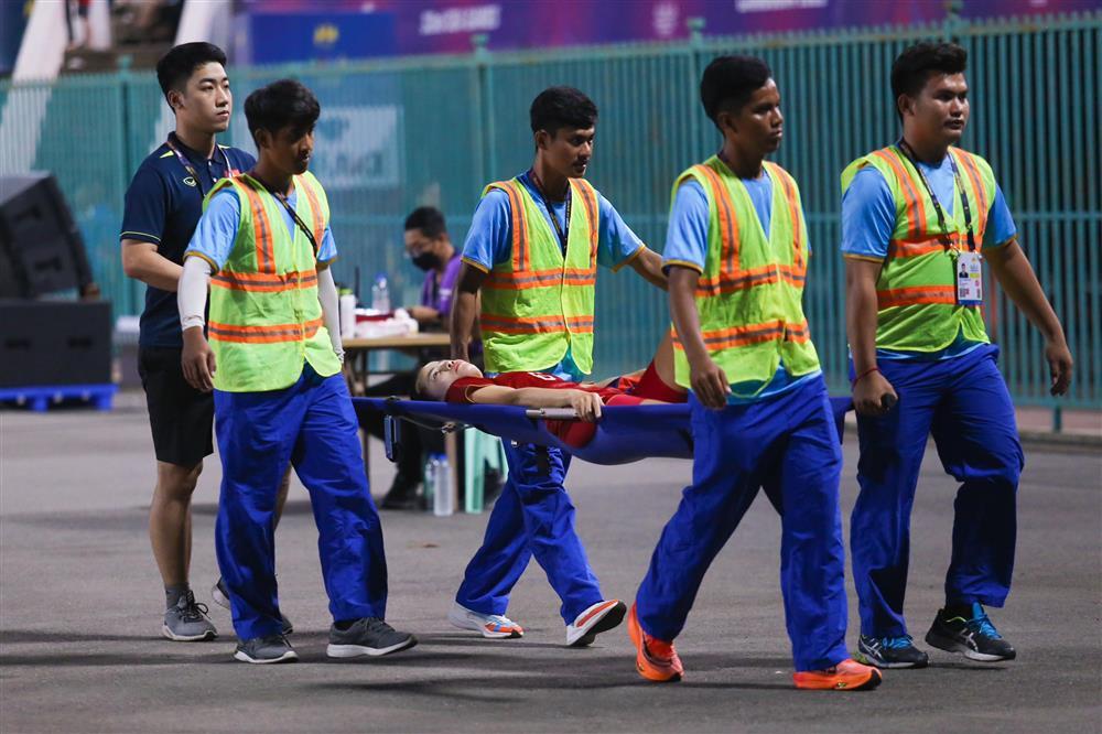 Trung vệ tuyển nữ Việt Nam nhập viện cấp cứu-1