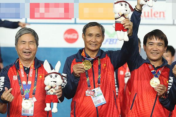 HLV Mai Đức Chung: Tôi không dám nhận mình là người hùng-5