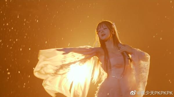 Mỹ nhân không có đối thủ trong show Chi Pu tham gia-1