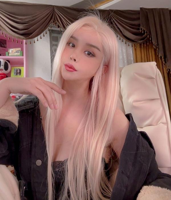 Nữ ca sĩ chuyển giới đầu tiên ra sao ở tuổi U50?-6