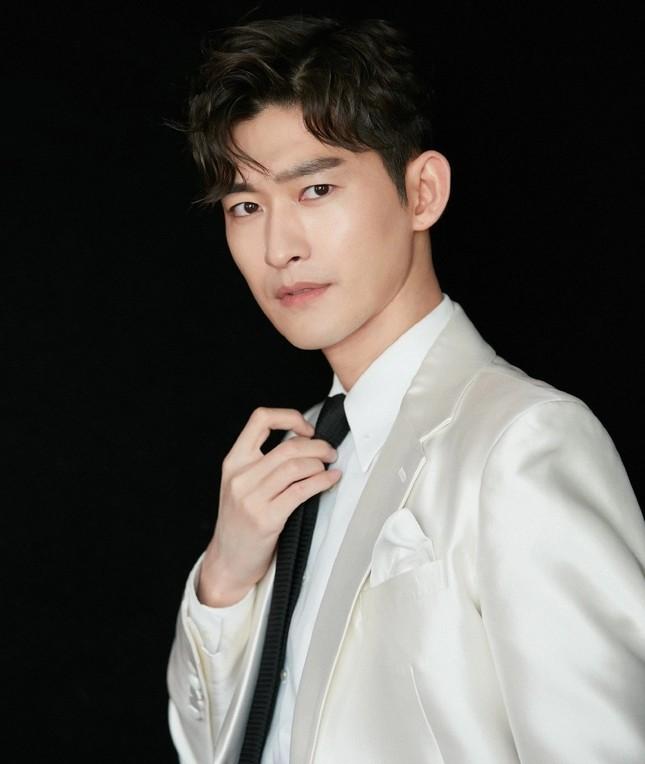 Vóc dáng Á hậu hẹn hò nam diễn viên Trương Hàn-4