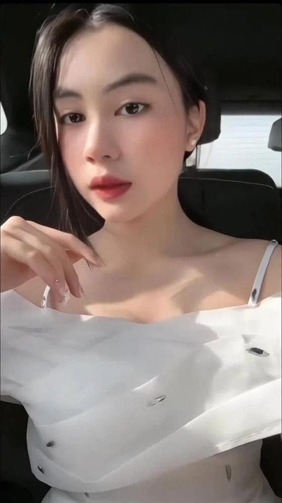 Con gái Quyền Linh đi học để mặt mộc, về nhà son phấn khó nhận ra-6