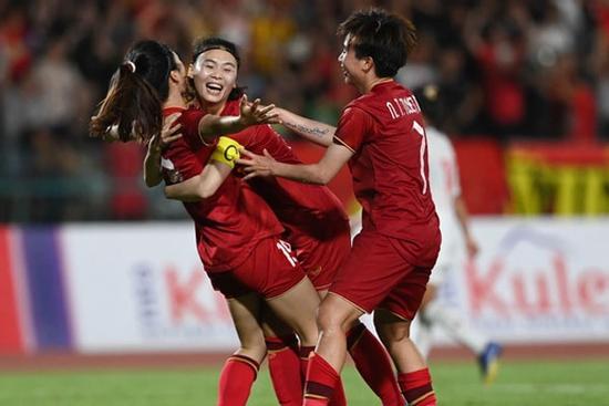 Vô địch SEA Games 32, đội tuyển nữ Việt Nam được thưởng 3,8 tỷ đồng