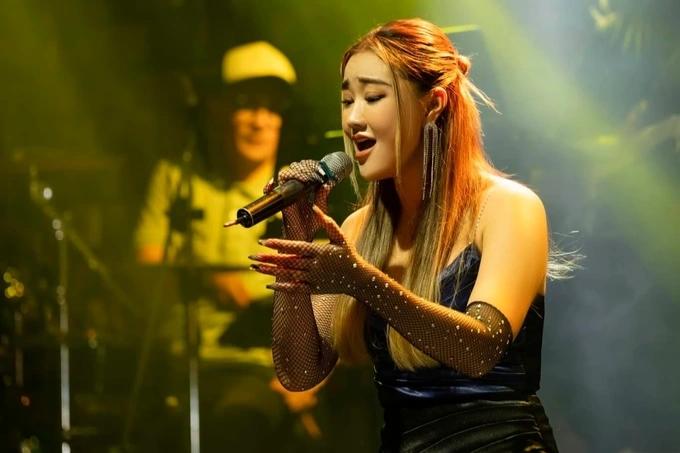 Maya: Mỹ nhân nóng bỏng thành mẹ đơn thân, bán hàng online nuôi con-1