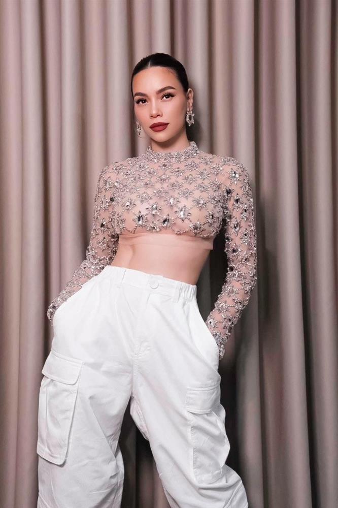 Đồ xuyên thấu và ánh sáng là combo huỷ diệt của Hồ Ngọc Hà-9