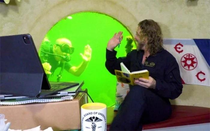 Người đàn ông phá kỷ lục thế giới, sống dưới nước 74 ngày-2