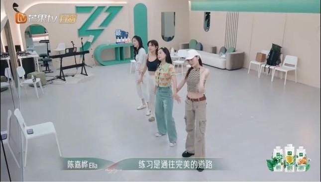 Đạp Gió 2023: Mang 200 kg trang phục, Chi Pu vẫn mượn đồ của Ella-5