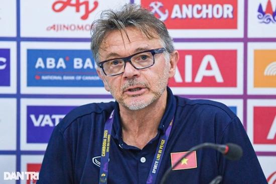 HLV Troussier: 'Không đội nào ở SEA Games 32 vượt trội U22 Việt Nam'