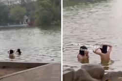 Xác minh thông tin 2 thanh niên thản nhiên tắm tại Hồ Gươm