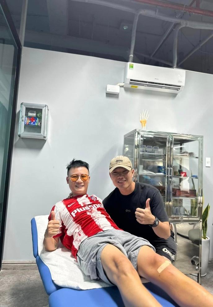 Ca sĩ Hoàng Bách nhập viện phẫu thuật-2