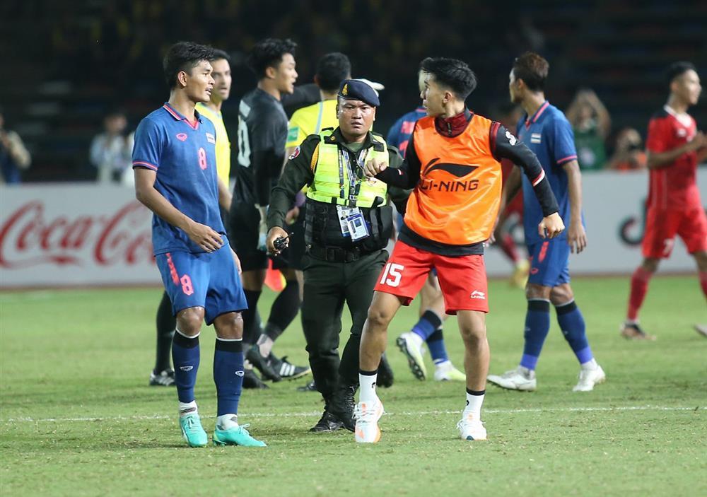 Ẩu đả kinh hoàng ở trận chung kết bóng đá nam SEA Games 32-4