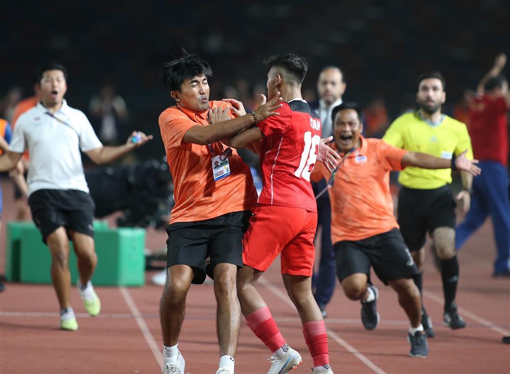 Ẩu đả kinh hoàng ở trận chung kết bóng đá nam SEA Games 32-8