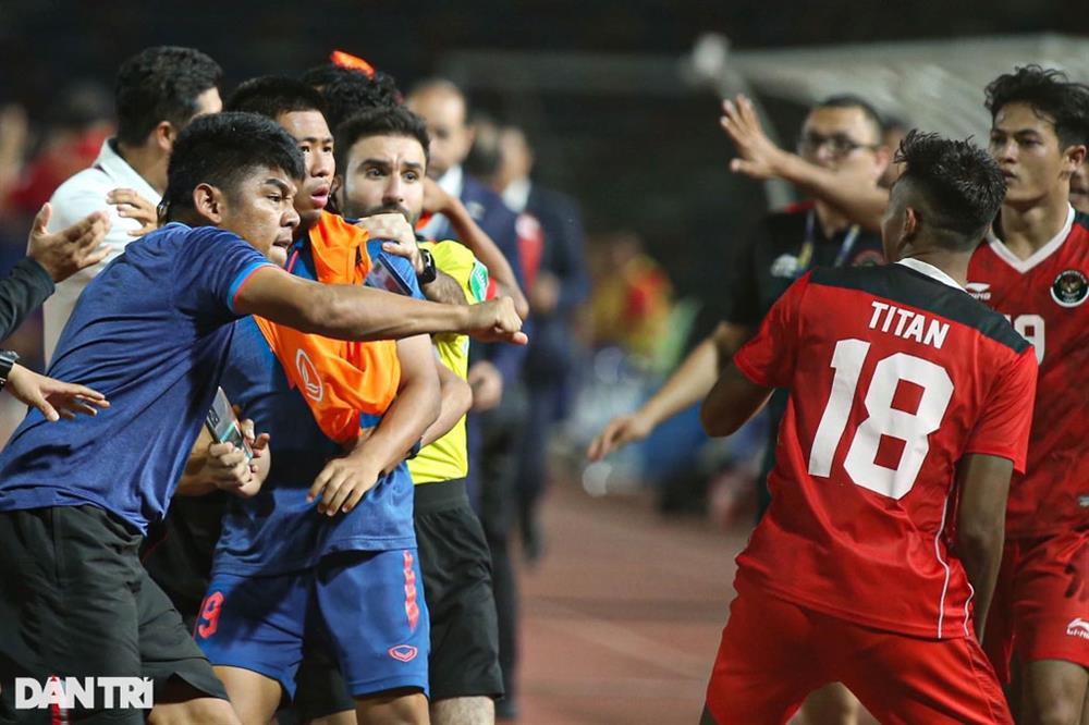 U22 Indonesia vô địch SEA Games sau trận đấu 7 bàn thắng, 7 thẻ đỏ-3