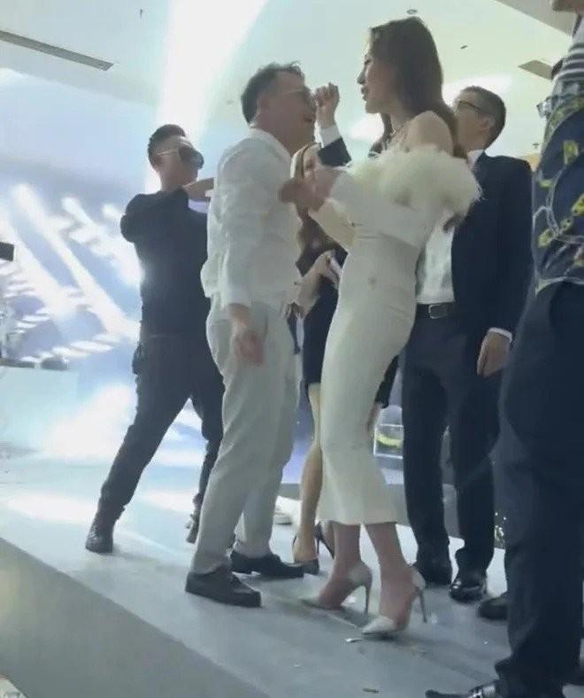 Phương Oanh đi guốc cạnh Shark Bình, chưa tinh tế như Đỗ Mỹ Linh-3