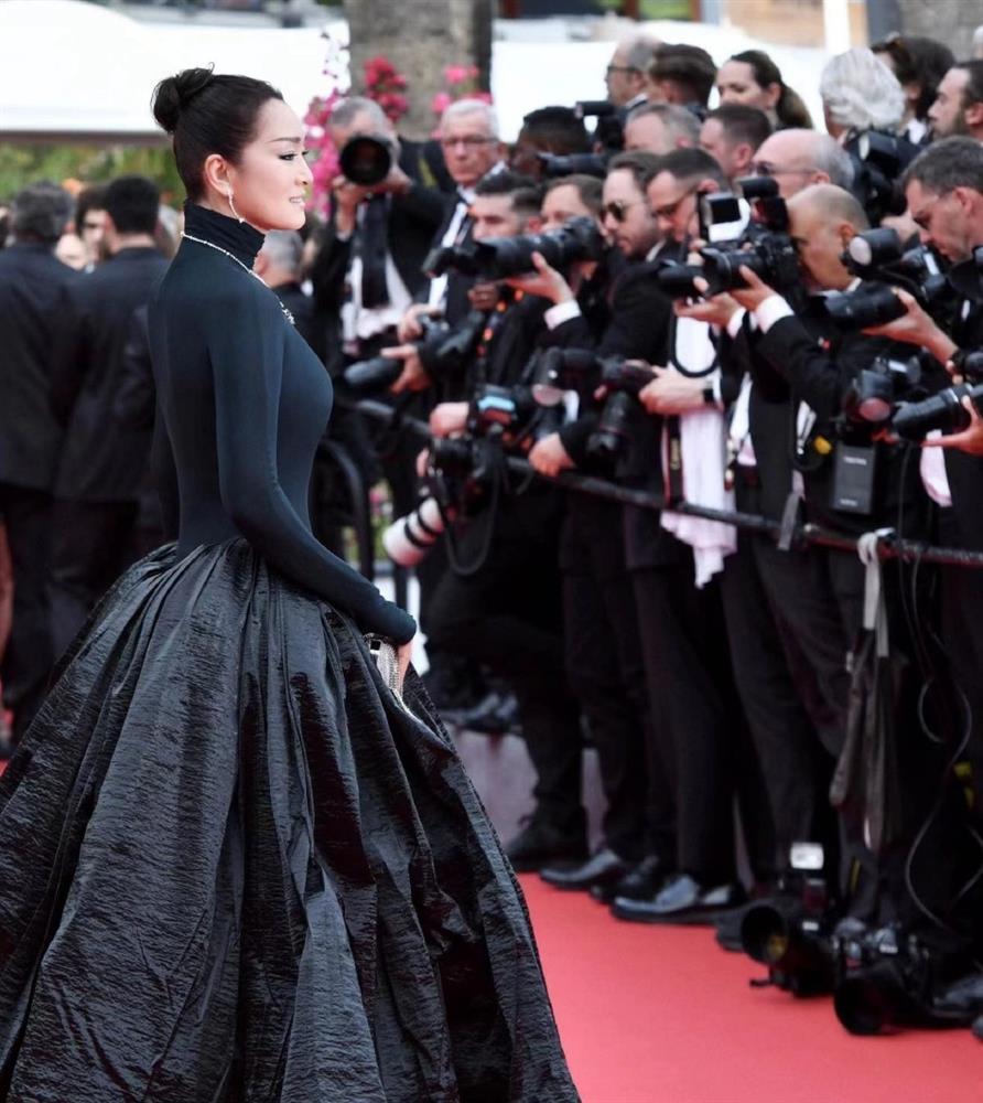 Phạm Băng Băng mang mãnh hổ đến thảm đỏ Cannes 2023-11