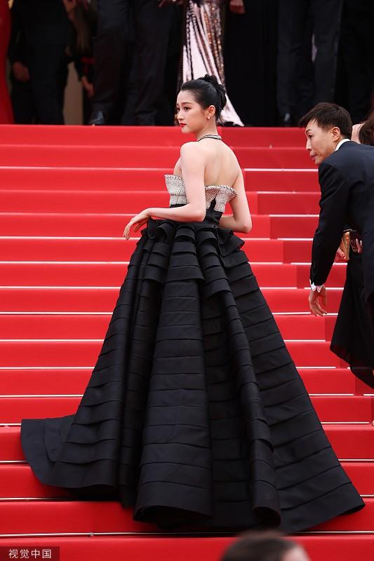 Phạm Băng Băng mang mãnh hổ đến thảm đỏ Cannes 2023-17