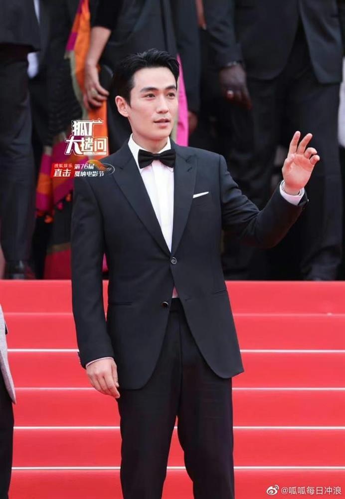 Phạm Băng Băng mang mãnh hổ đến thảm đỏ Cannes 2023-22