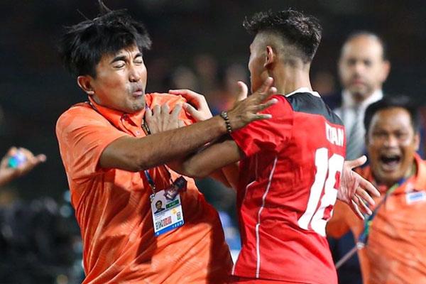 HLV U22 Thái Lan: Tôi bất lực trong việc ngăn cản cầu thủ đánh nhau-4