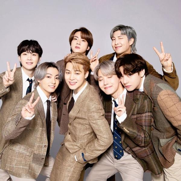 Có gì trong sách kỷ niệm 10 năm ra mắt của BTS: Số trang cũng mang ý nghĩa đặc biệt-4