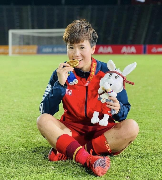 Vẻ đáng yêu của các cô gái vàng làm nên lịch sử cho bóng đá Việt Nam-9