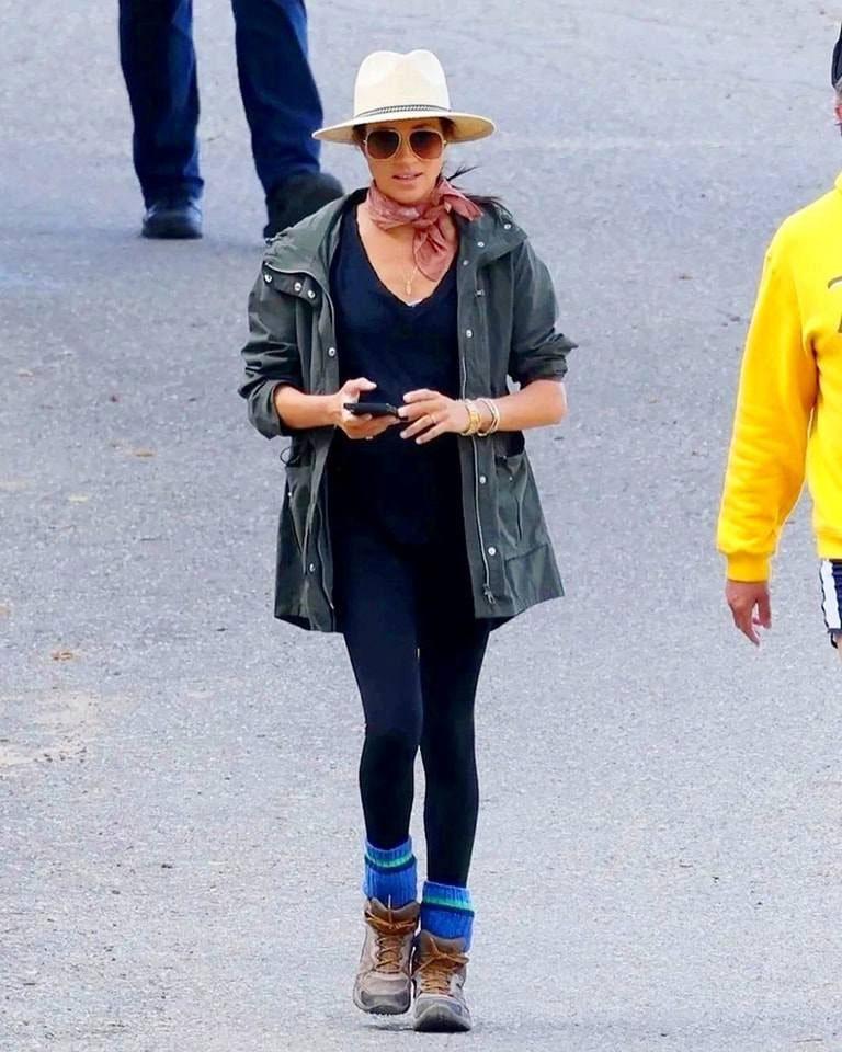 Con dâu bị Hoàng gia Anh ghẻ lạnh lộ chân khẳng khiu, ăn mặc khó hiểu-5