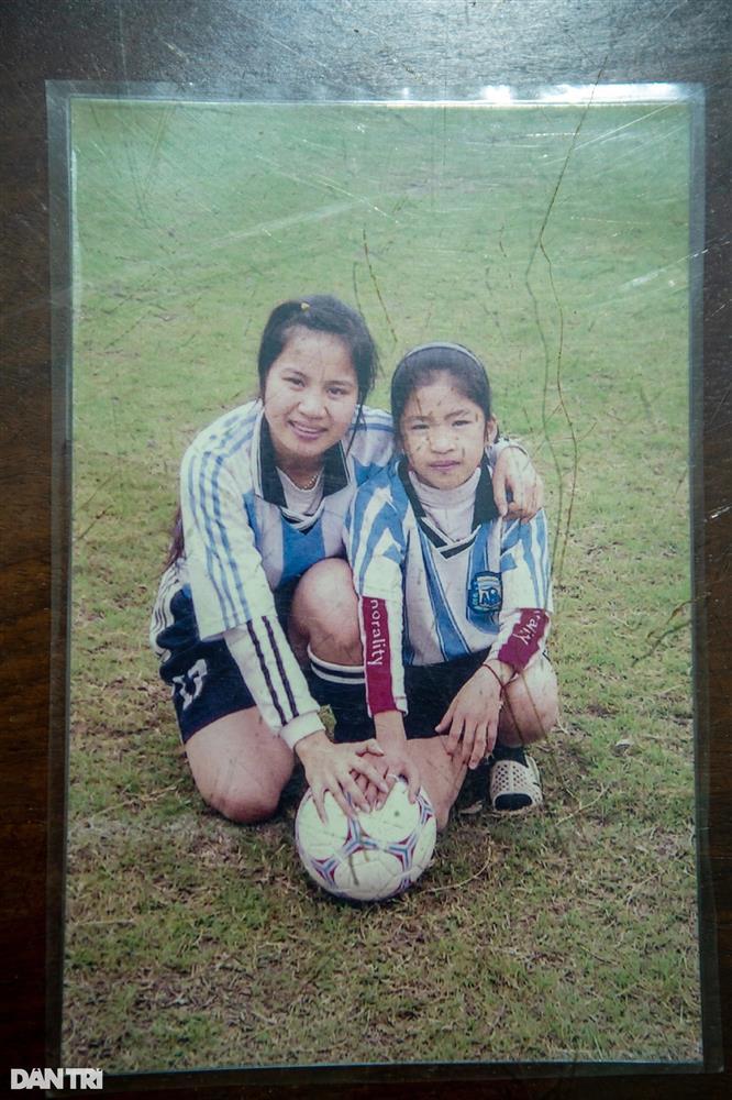 Thanh Nhã từng bị mẹ cấm đá bóng, giao chỉ tiêu lấy chồng lúc 25 tuổi-4