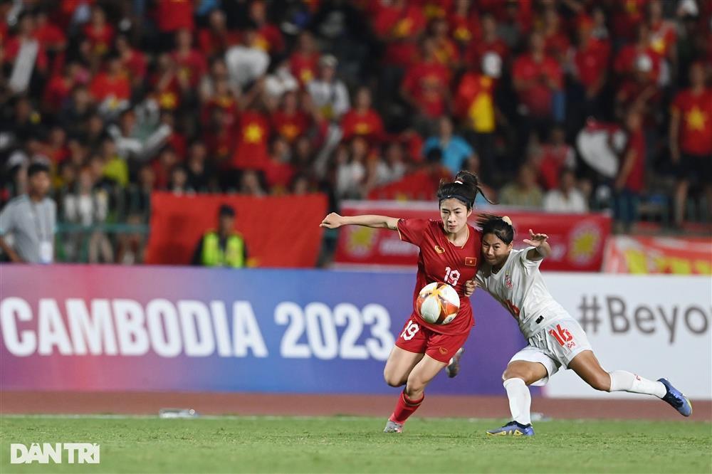 Thanh Nhã từng bị mẹ cấm đá bóng, giao chỉ tiêu lấy chồng lúc 25 tuổi-5