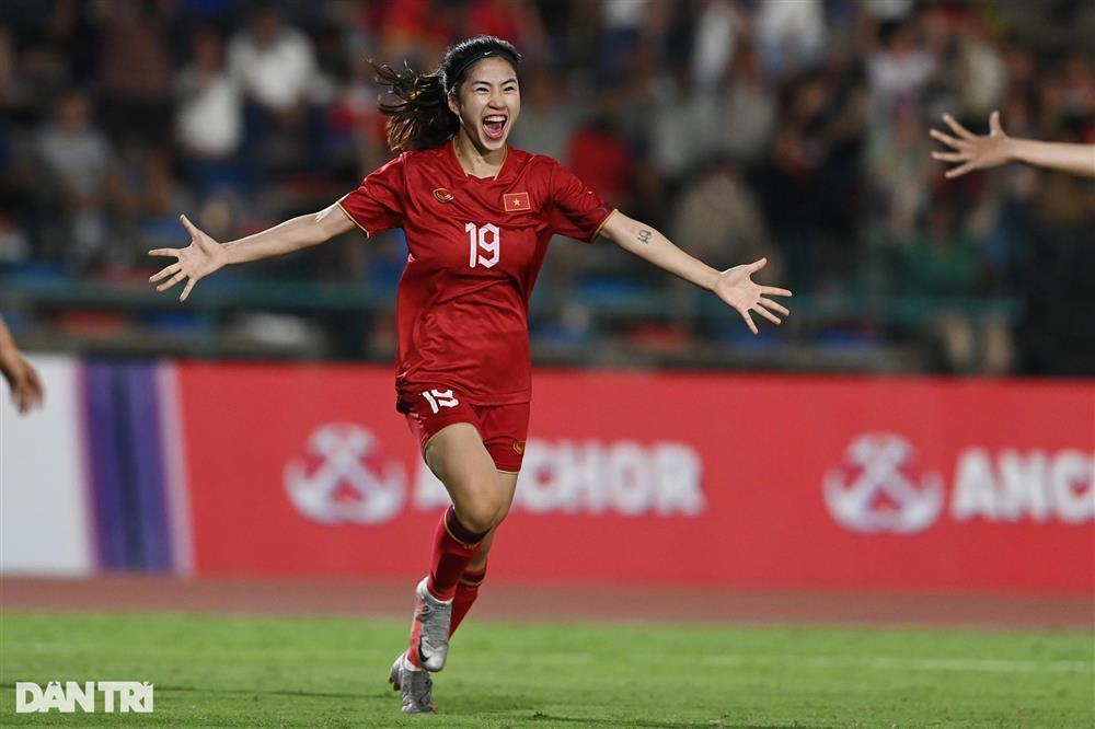 Thanh Nhã từng bị mẹ cấm đá bóng, giao chỉ tiêu lấy chồng lúc 25 tuổi-8