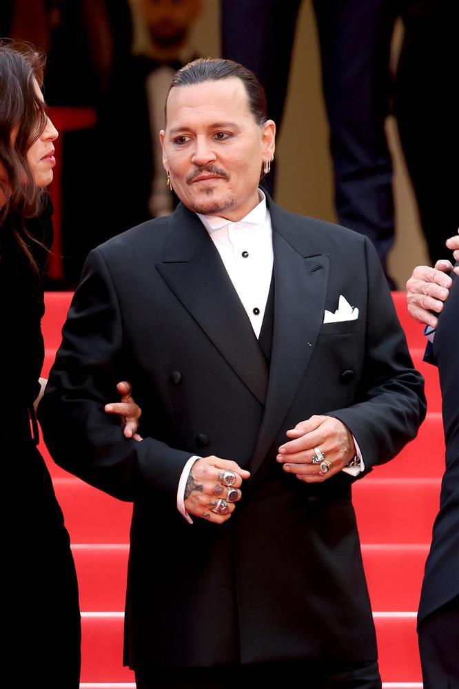 Dàn mỹ nhân nóng bỏng không hot bằng Johnny Depp trên thảm đỏ Cannes-1
