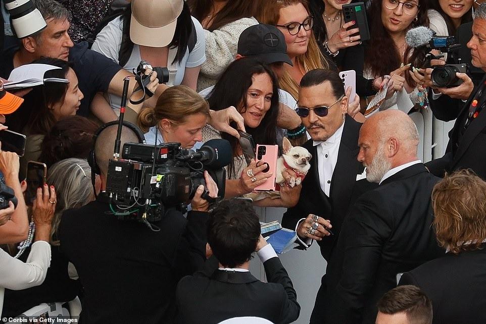 Dàn mỹ nhân nóng bỏng không hot bằng Johnny Depp trên thảm đỏ Cannes-2