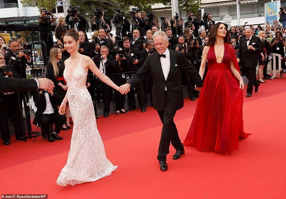 Dàn mỹ nhân nóng bỏng không hot bằng Johnny Depp trên thảm đỏ Cannes-3