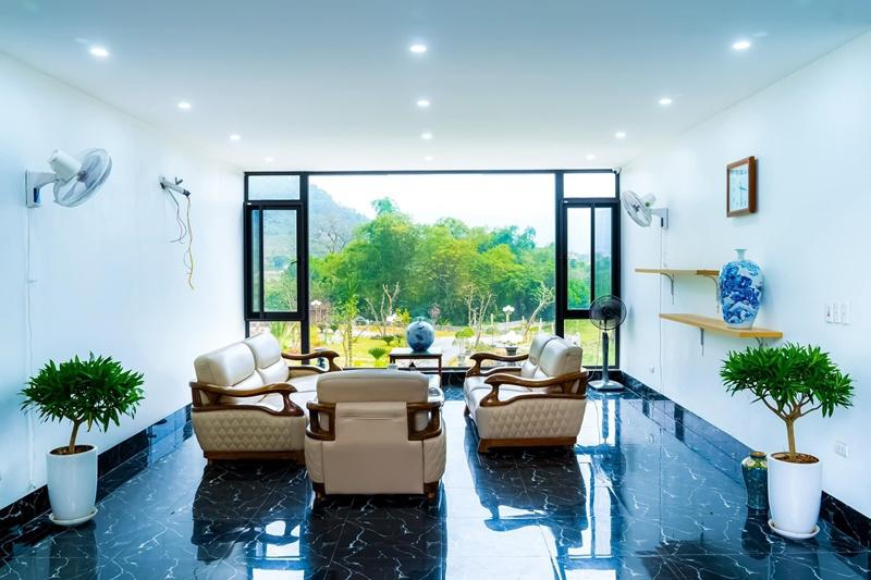 Quân A.P hé lộ mẹ ruột cùng cơ ngơi đắt giá, là con trai bà chủ villa-9