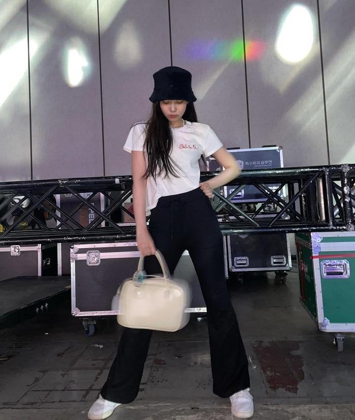 10 công thức mix đồ với áo thun trắng chuẩn trẻ đẹp-4