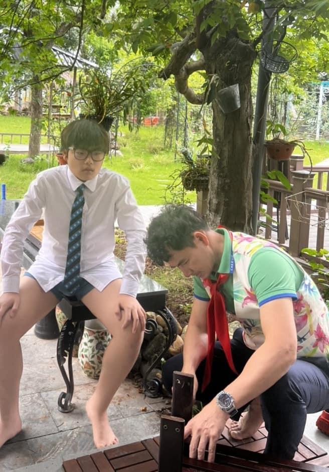 Con trai Xuân Bắc diện vest bảnh bao giống hệt bố ngày trẻ-4