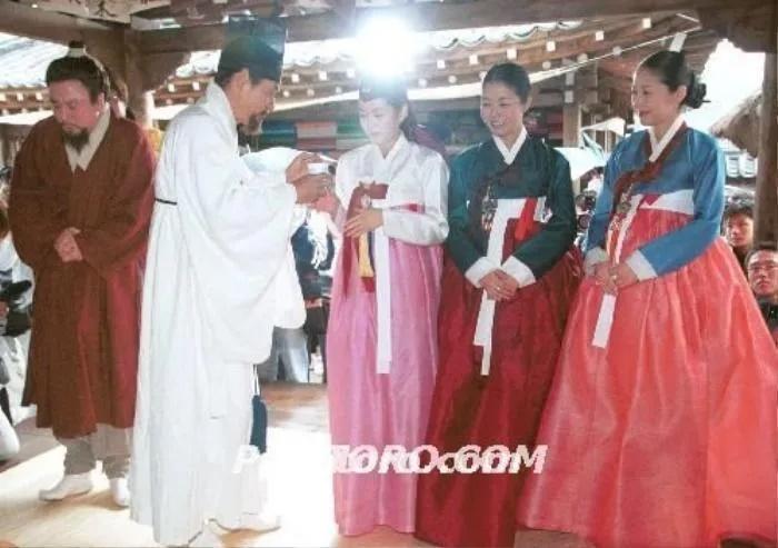 Bất ngờ với Son Ye Jin trong bộ ảnh cách đây 21 năm-4